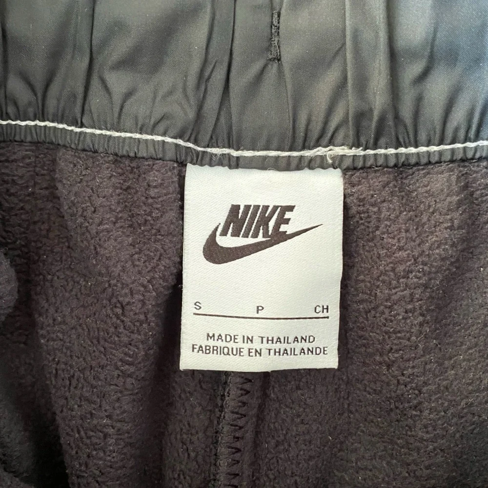 Nike Women’s Pinstripe Black Thermal Joggers – Size Small very warm and soft - Picture 13 of 15